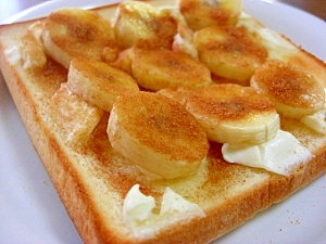 バナナとクリームチーズのシナモントースト