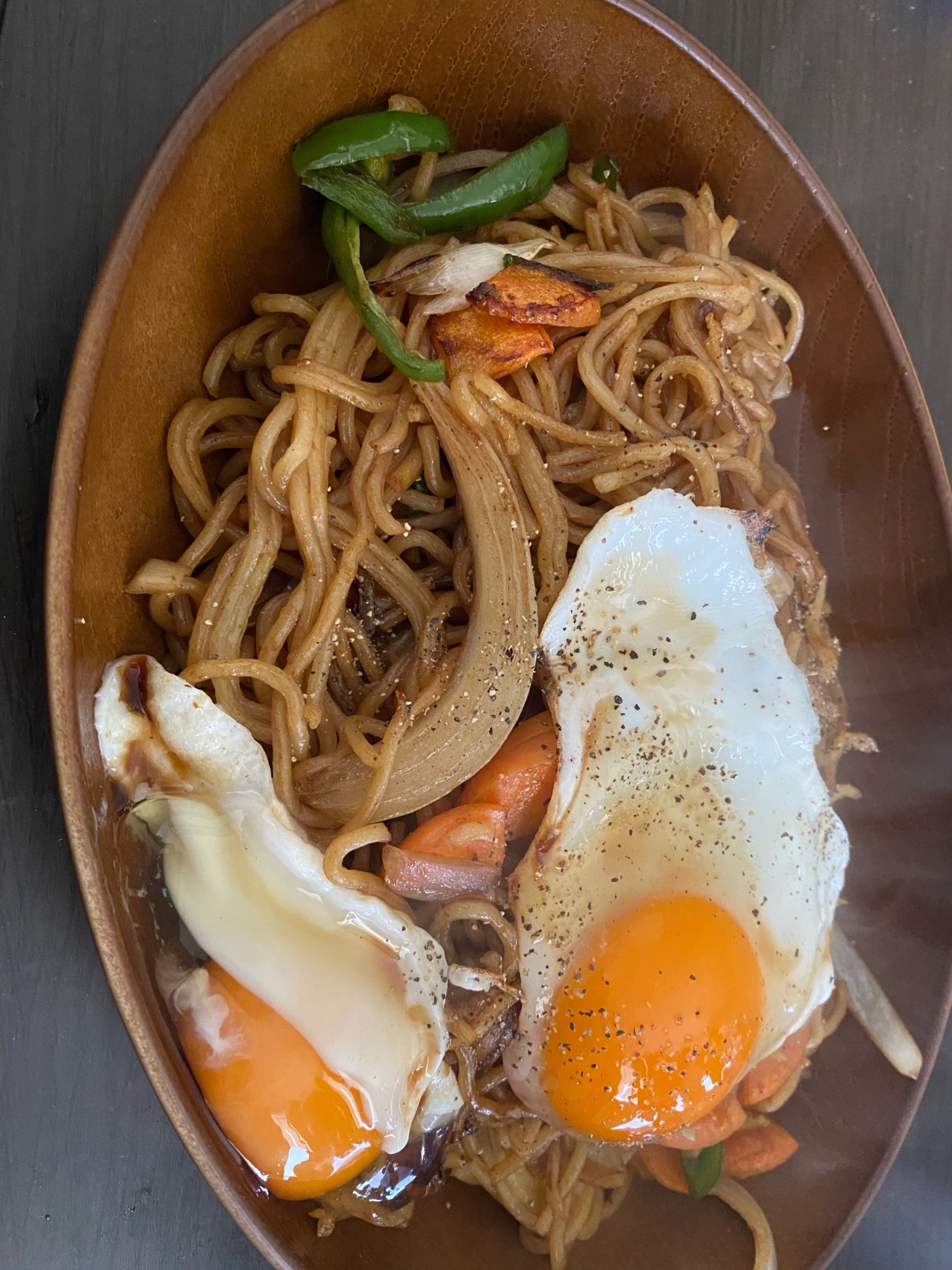 焼きそばon目玉焼き