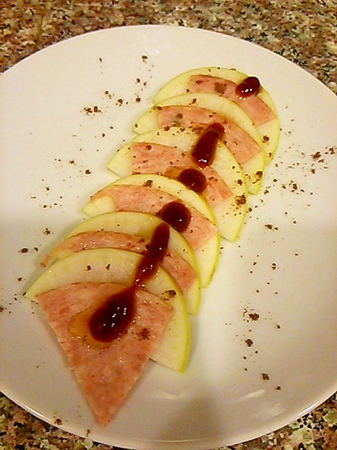 大根とペッパーソーセージのスパイシーオードブル