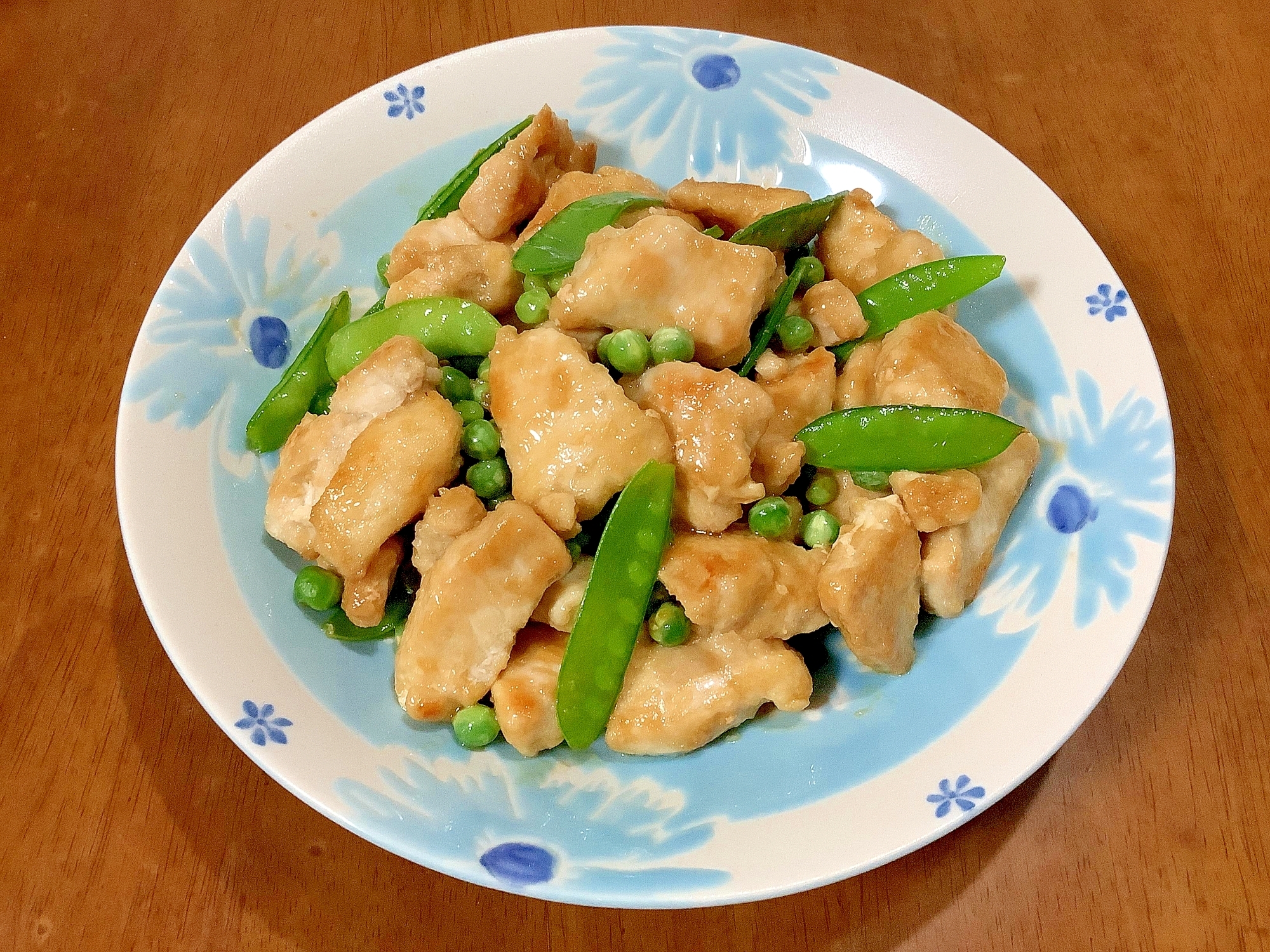 鶏肉と絹さやのオイスター炒め