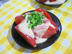 ヨーグルトと麺つゆでトマトのゴマドレサラダ