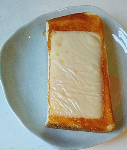 フライパンで蒸し焼き味噌ケチャマヨチーズトースト