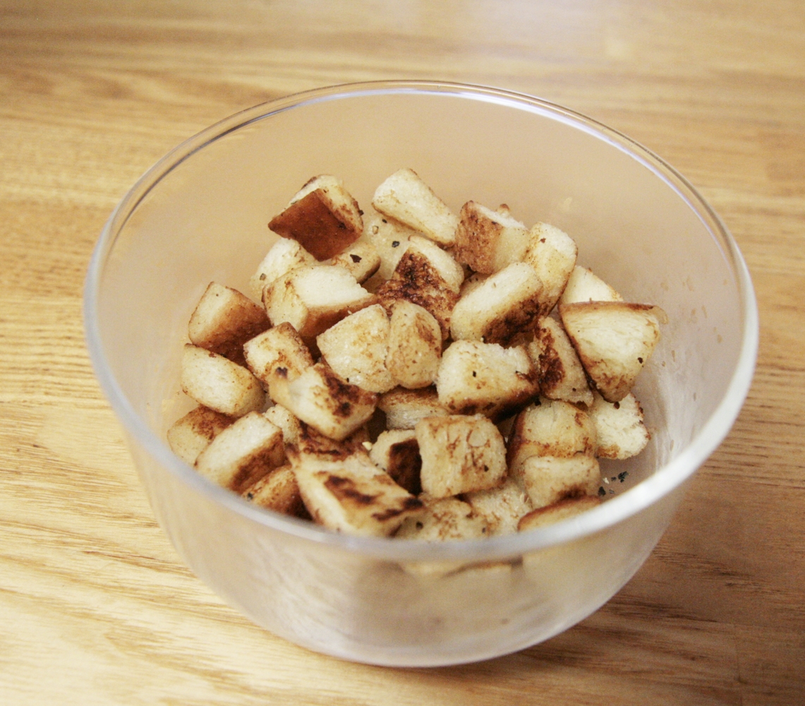 マヨネーズでジュワ〜♪食パンクルトン