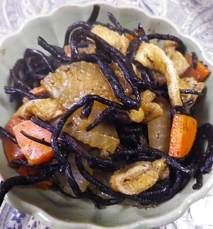 大根人参ひじきの煮物
