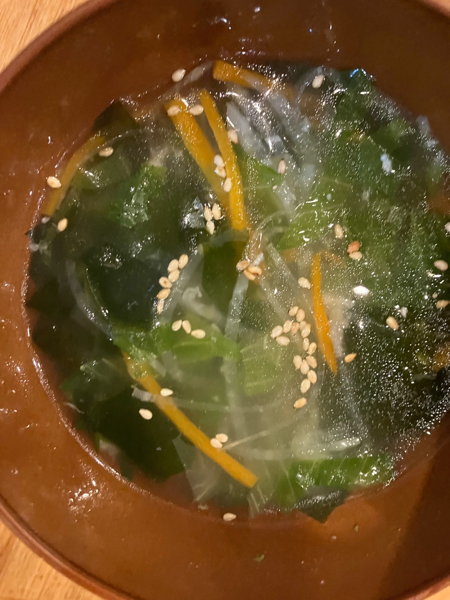 たけのことわかめと大根とレタスと人参の中華スープ