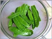 さっと簡単 さやえんどうとベーコンのにんにく炒め レシピ 作り方 By はなまる子 楽天レシピ