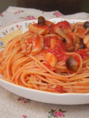シンプルが美味しい☆トマト缶とチキンのスパゲティ