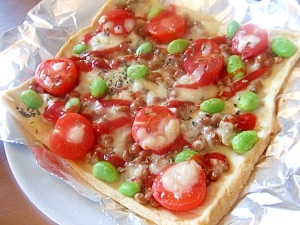 油揚げで!枝豆納豆トマトピザ☆