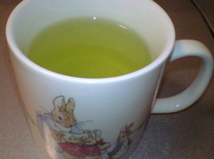 緑茶を濃くして作りました♪
甘いお茶も美味しいけど、塩入りも美味しいですね(*^_^*)
初めて飲んだけれど、気に入りました☆
ご馳走様でした(#^.^#)