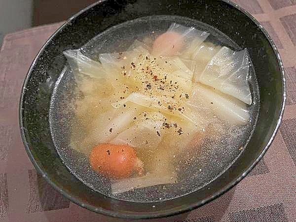 キャベツとウィンナーの味噌コンソメスープ