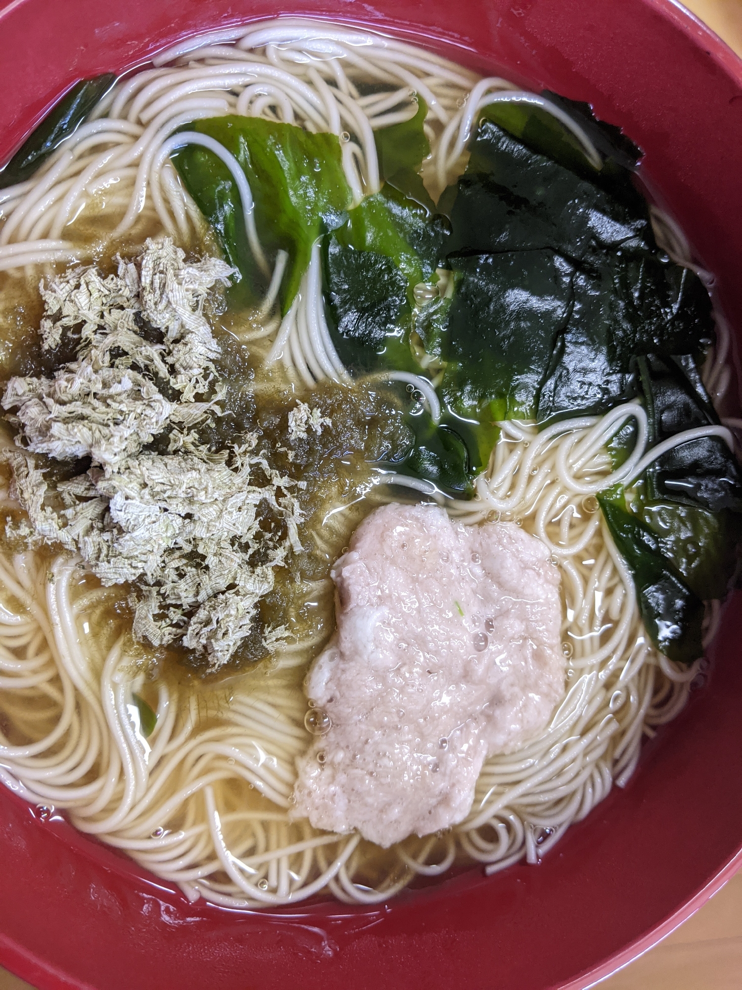 山芋ととろろ昆布とワカメのあったか素麺