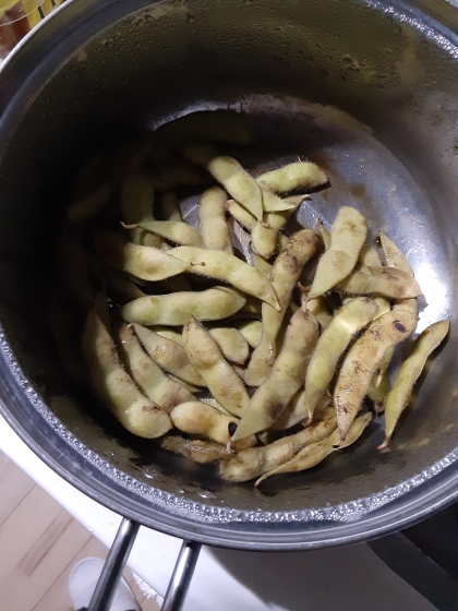 ホクホク！フライパンで焼き枝豆！