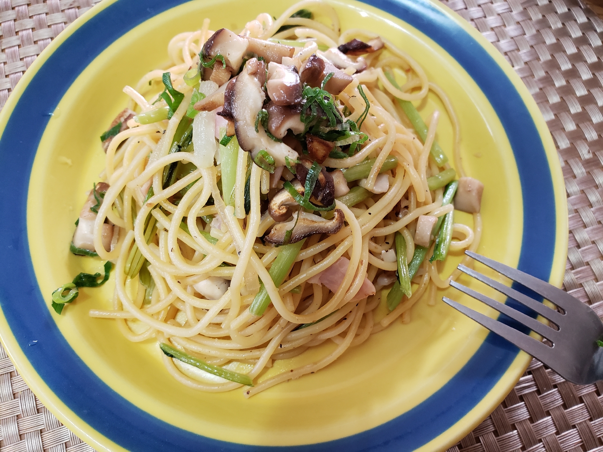 小松菜と椎茸の醤油パスタ