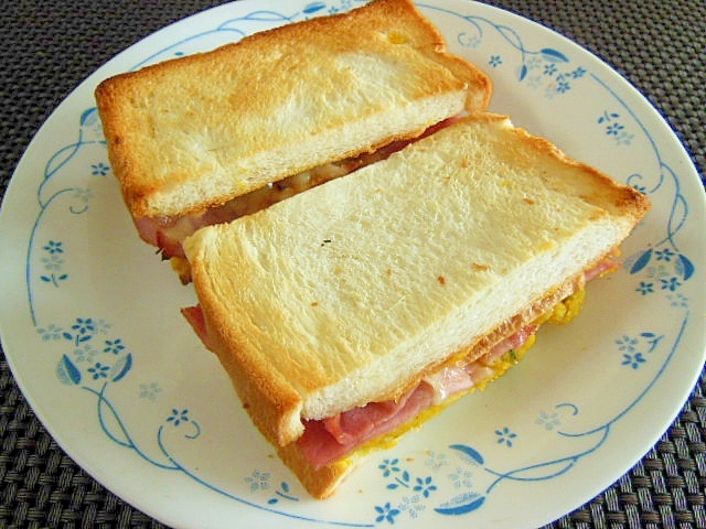 しょうが風味のカボチャとハムサンドのトースト♡