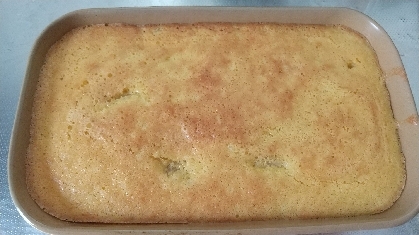 ケーキ型ではなく耐熱容器で作りました。
ふわふわでとても美味しかったです！
粉砂糖なしでも十分甘みがあったのでそのままでいただきました(^^)