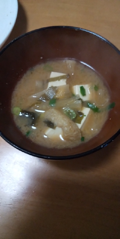 玉ねぎと豆腐と小ねぎの味噌汁