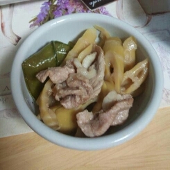 たけのこと豚肉の煮物