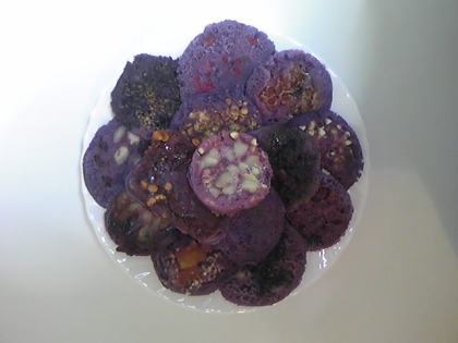 紫芋パウダーとクコの実のヨーグルト蒸しパン♪