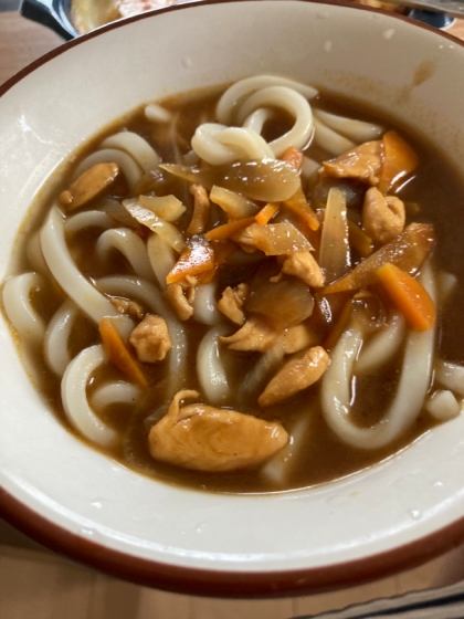 残ったカレーのカレーうどん美味しかったです(^.^)