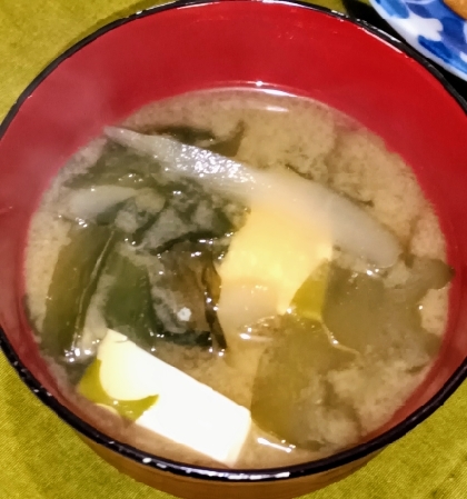 かぼちゃと豆腐とわかめの味噌汁