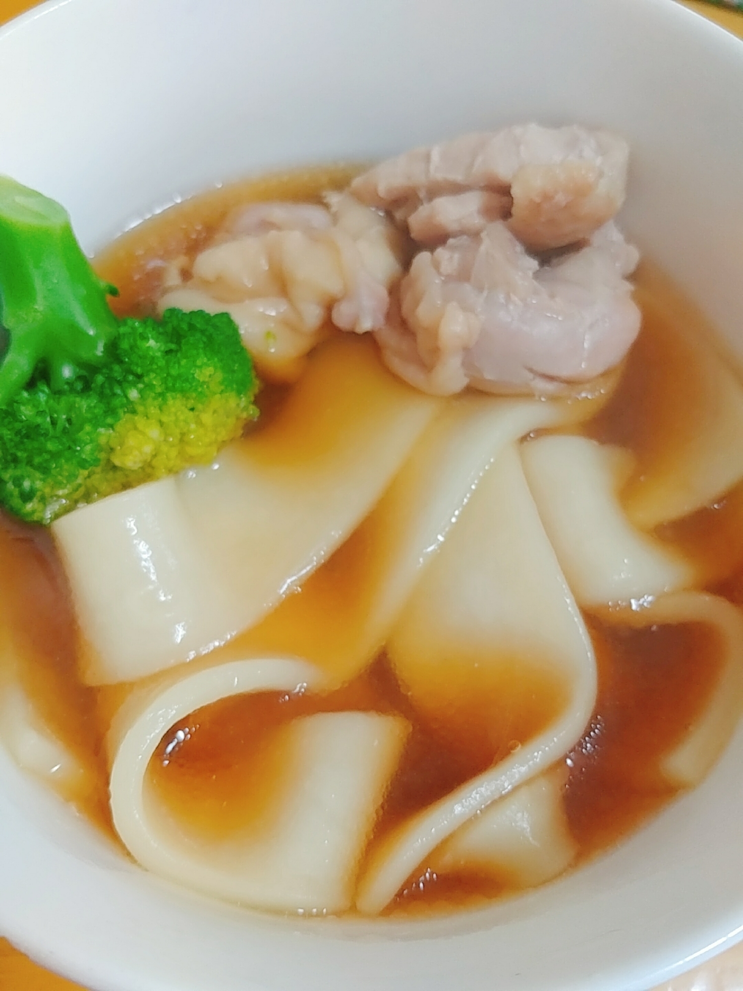 だし香る☆鶏ももとブロッコリーの極広うどん