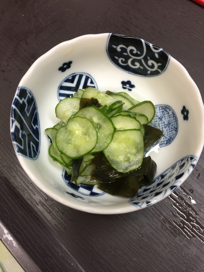 キュウリともずくの酢の物