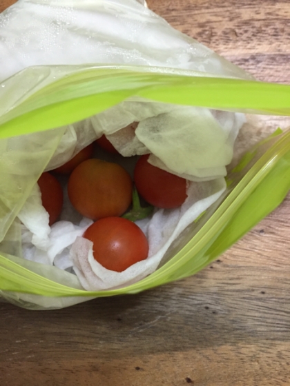 いただいたトマトで保存してみました♪数日経っても つやぴか、フレッシュトマト（≧∇≦）安心して買いだめ出来ます。良いアイディアをありがとうございました。