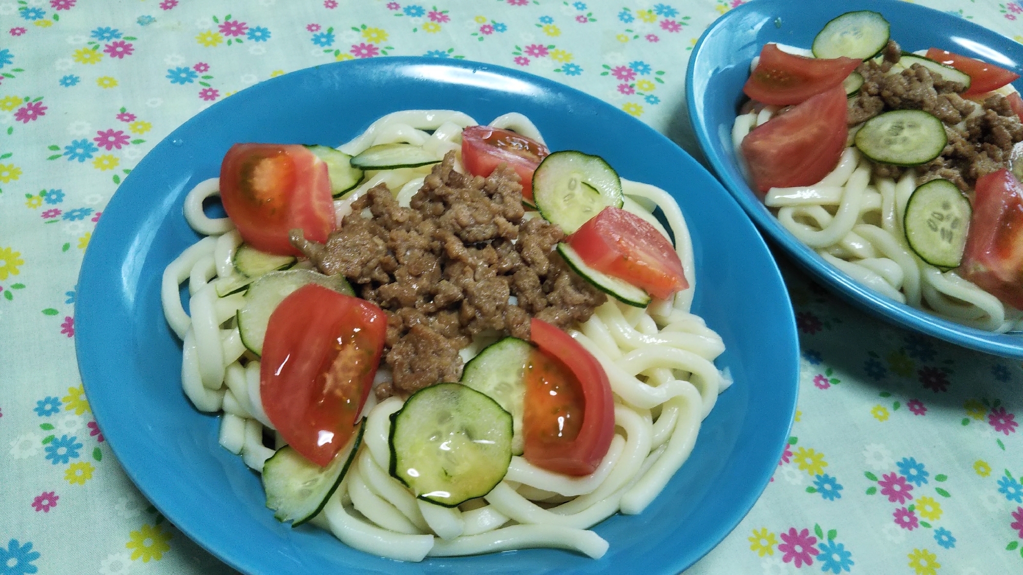 そぼろときゅうりとトマトの冷やしうどん☆