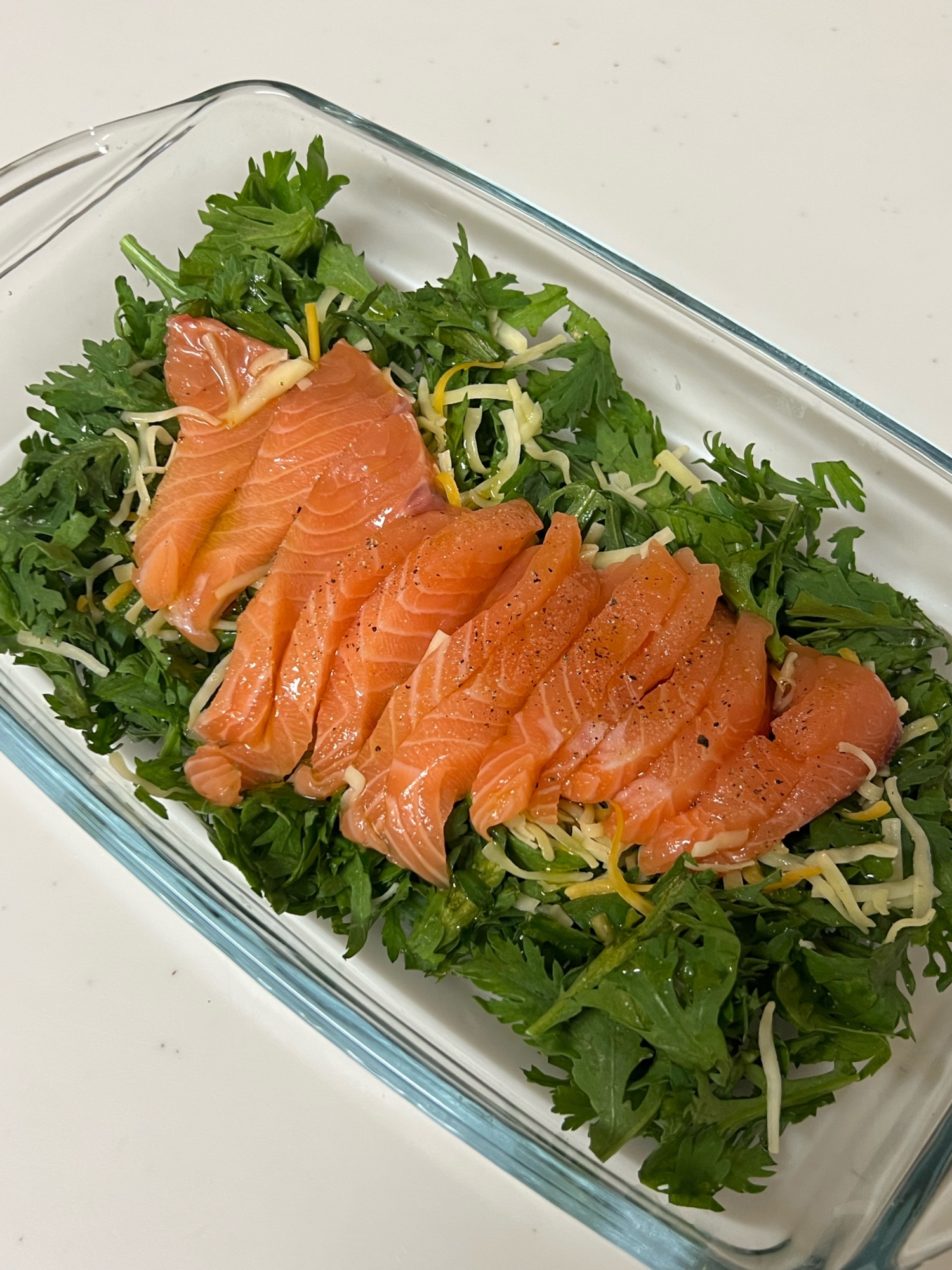 サーモンと春菊のマリネサラダ
