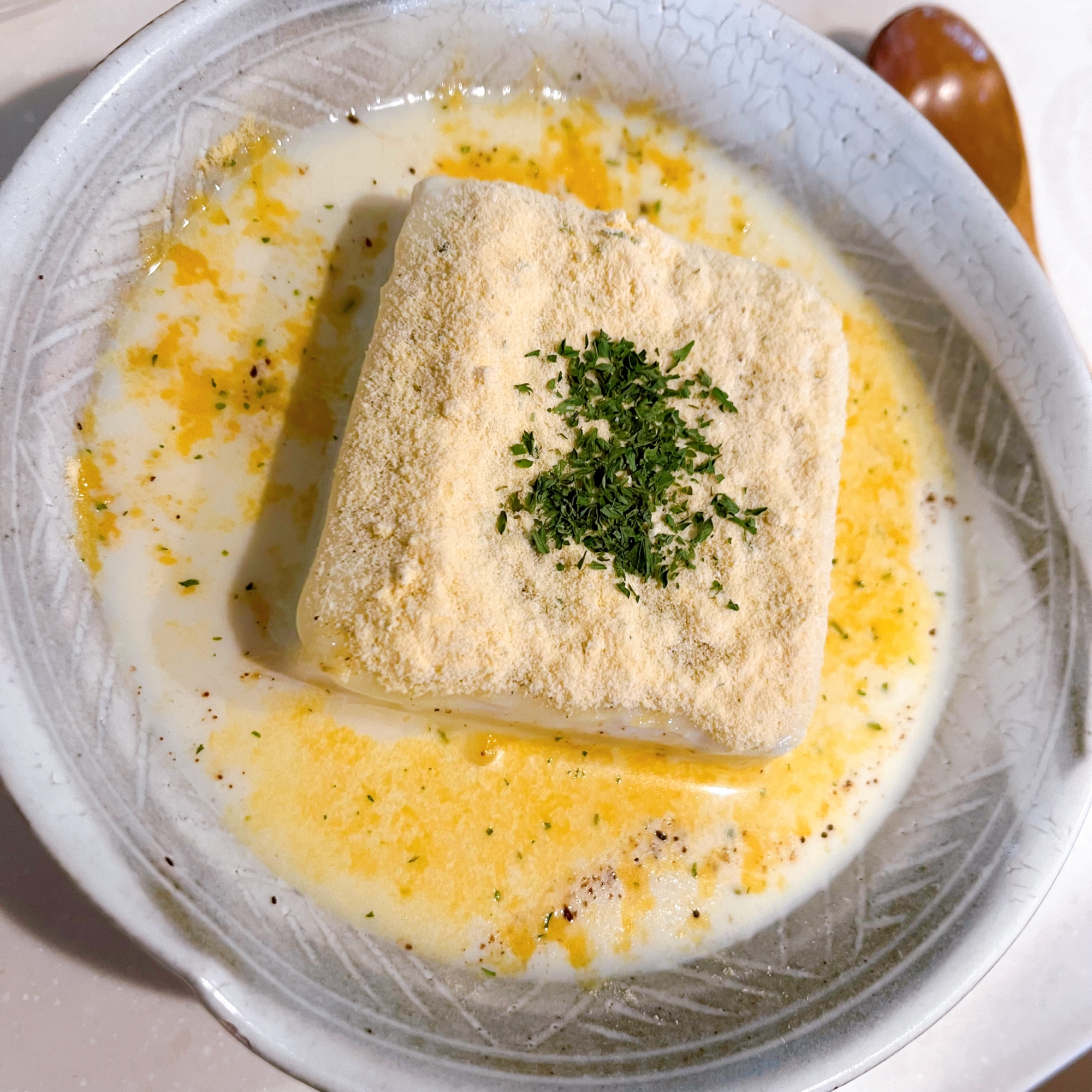 電子レンジで！豆乳だし豆腐のチーズパウダーがけ