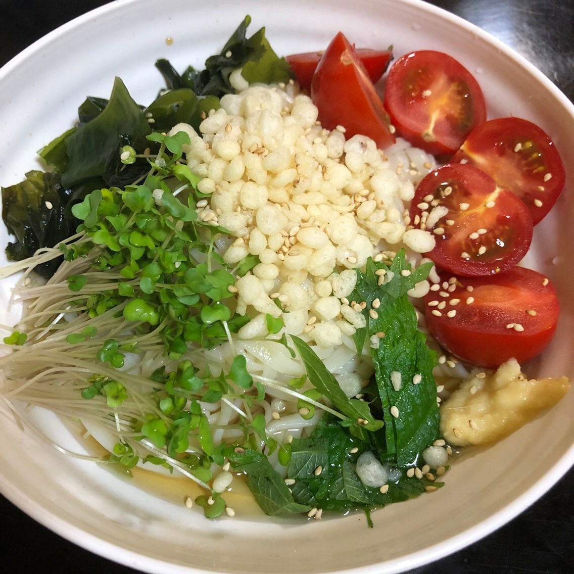 サラダうどん(冷やしうどん)