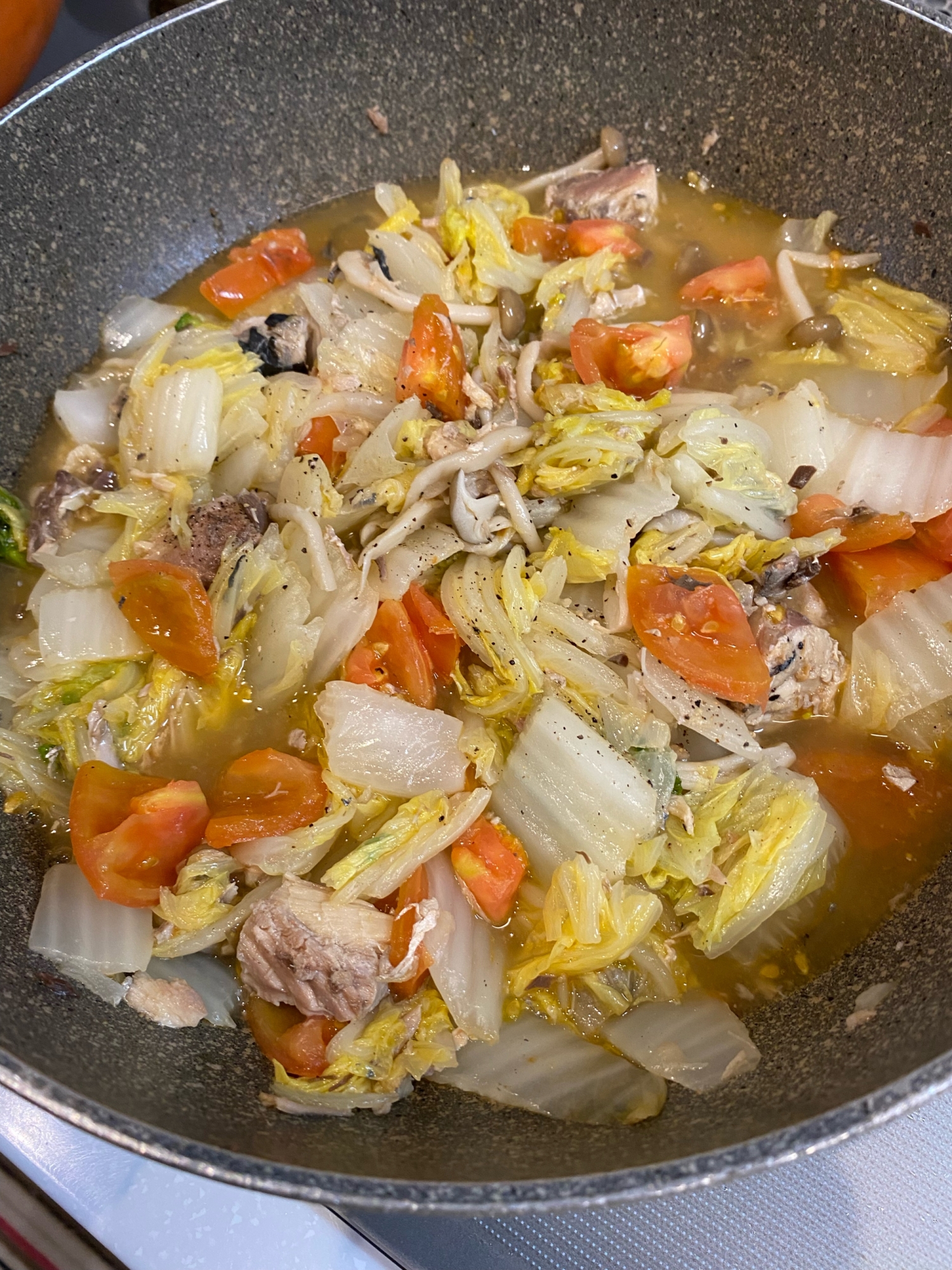 トマトでさっぱり❣️さば水煮缶と白菜のコンソメ煮