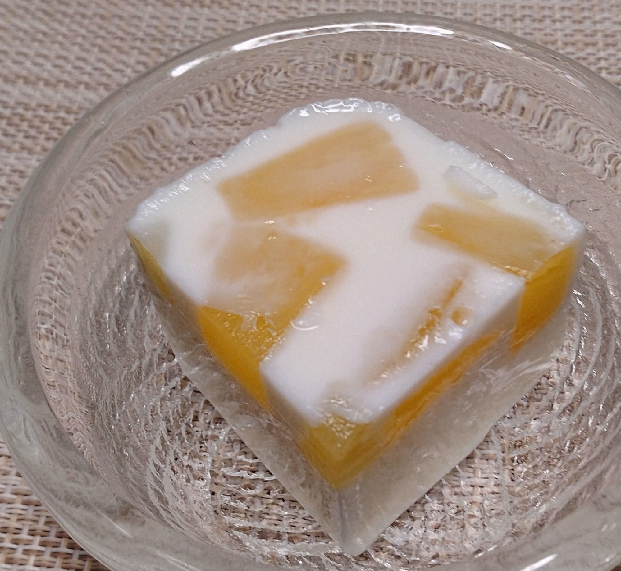 パイン入り牛乳寒天