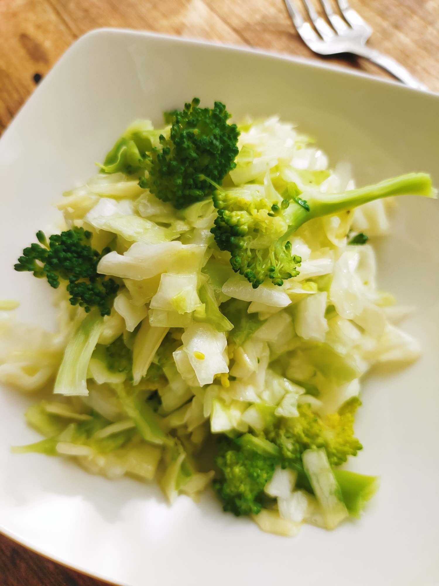 キャベツとブロッコリーのレモンサラダ
