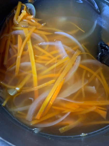 人参と玉葱のコンソメスープ