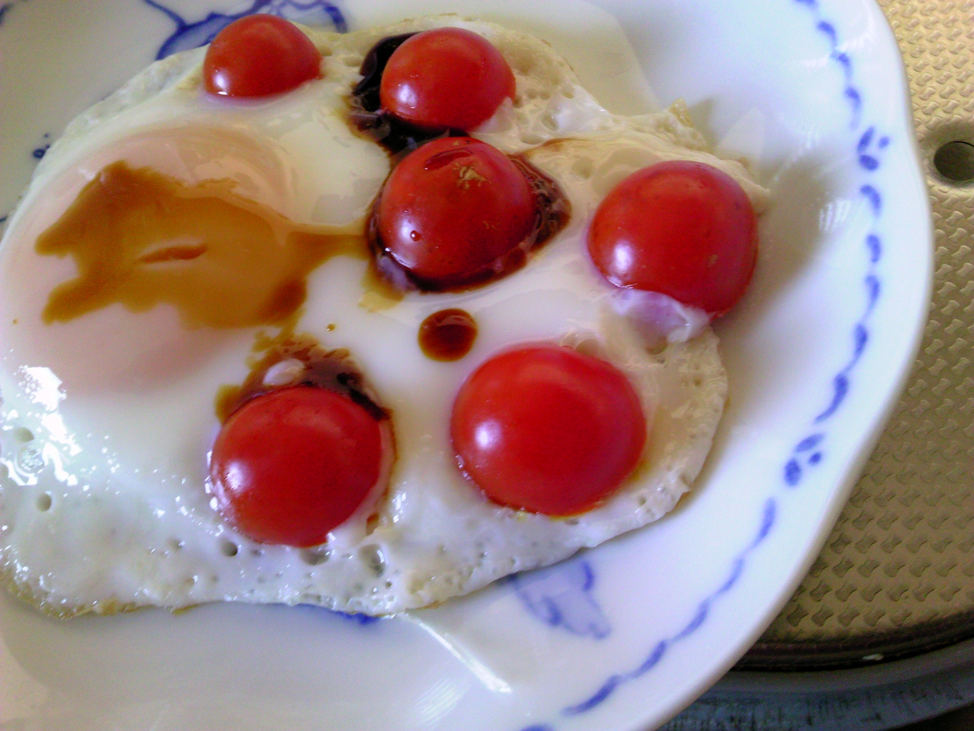 ミニトマトでおしゃれ 目玉焼き レシピ 作り方 By Yantasan 楽天レシピ ミニトマトでおしゃれ 目玉焼き レシピ 作り方 By Yantasan 楽天レシピ