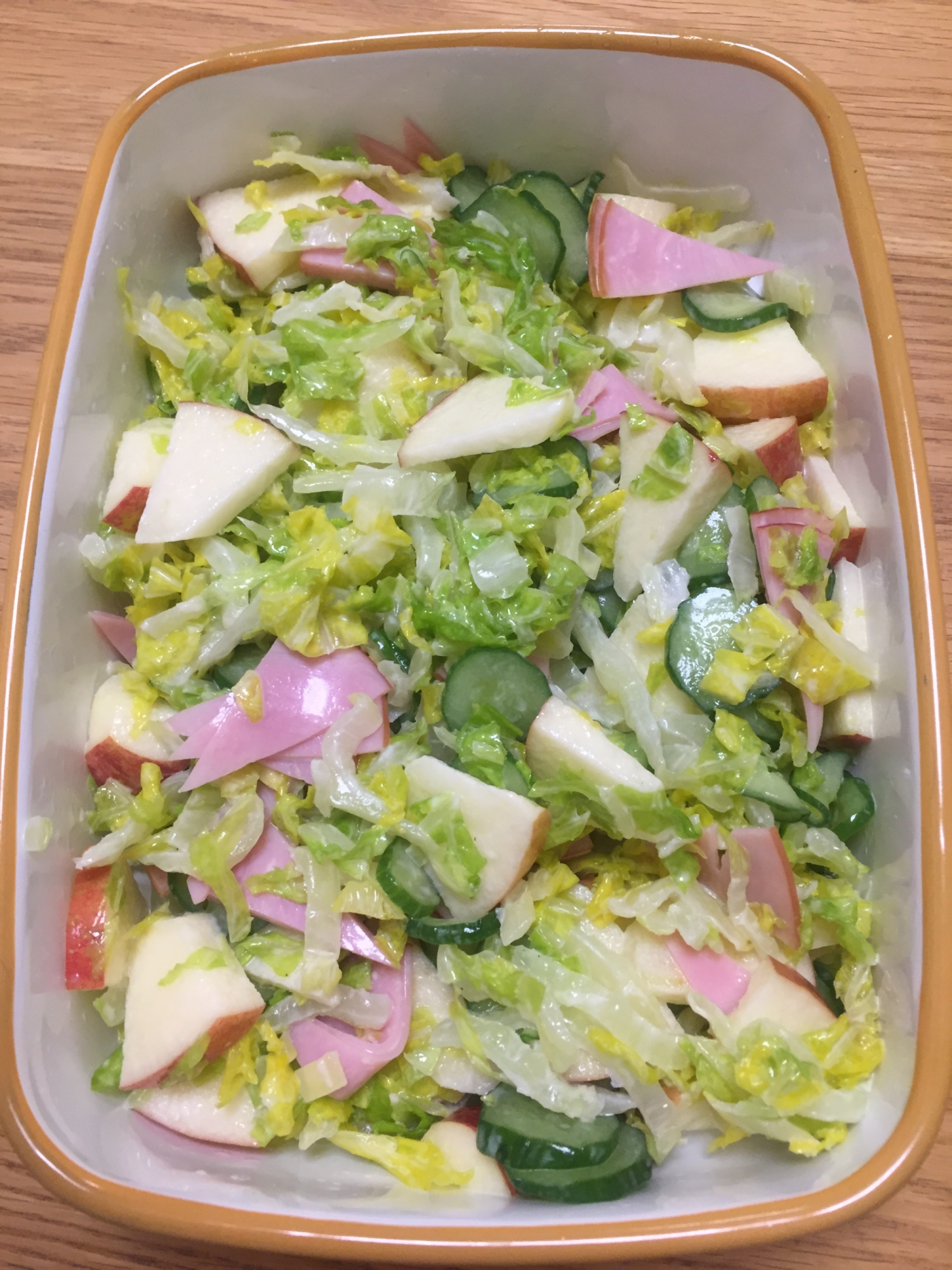 白菜とりんごのコールスロー風サラダ