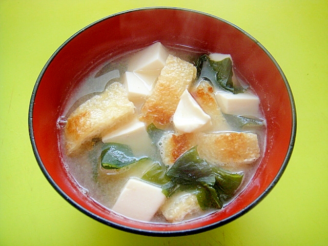 焼き油揚げと豆腐わかめの味噌汁 レシピ 作り方 By Mint74 楽天レシピ
