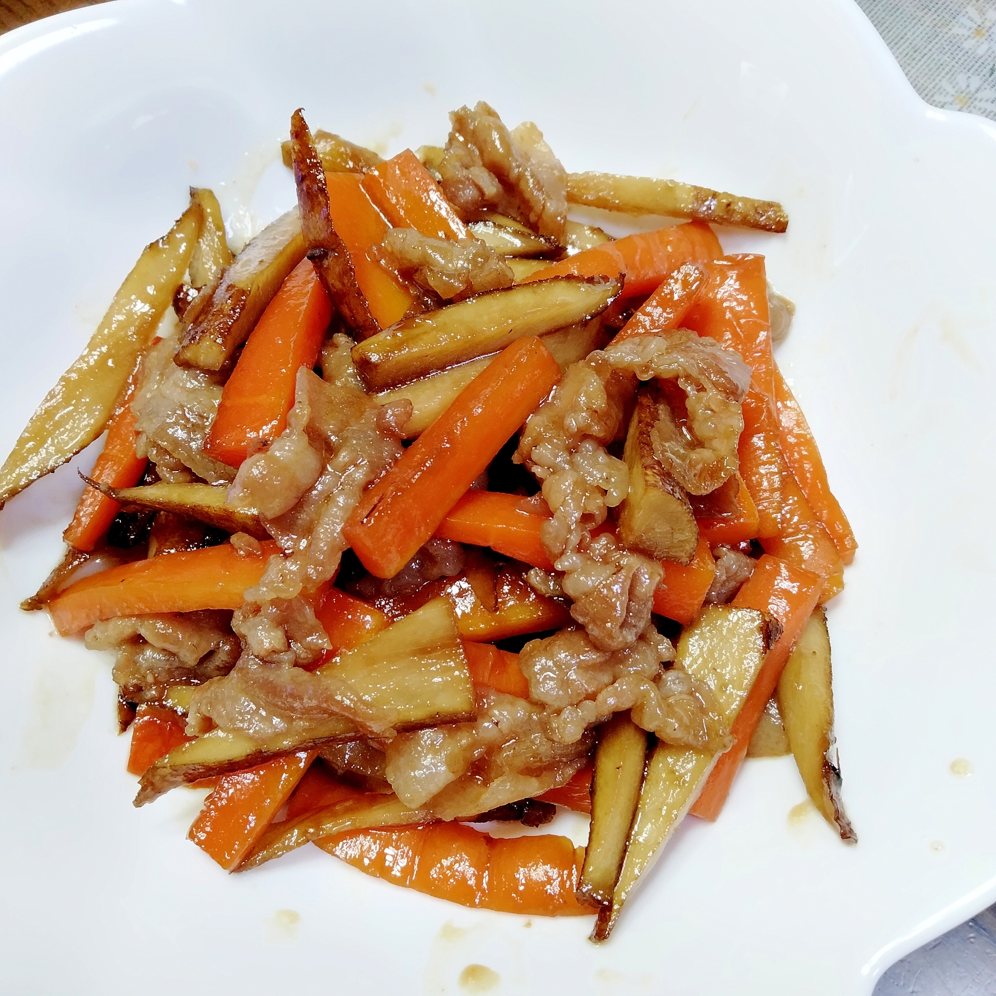 ごぼうと人参と豚薄切り肉の甘辛炒め