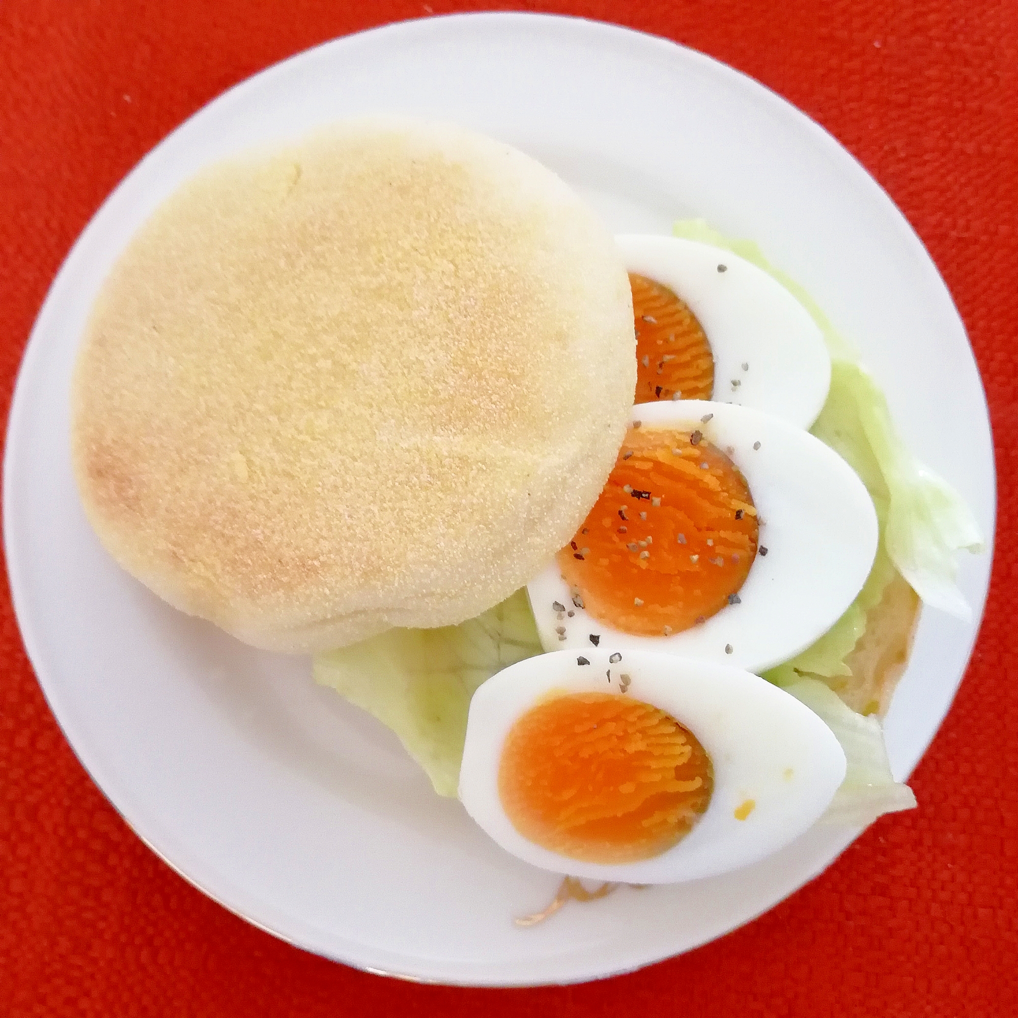 バジル風味のイングリッシュマフィンサンド