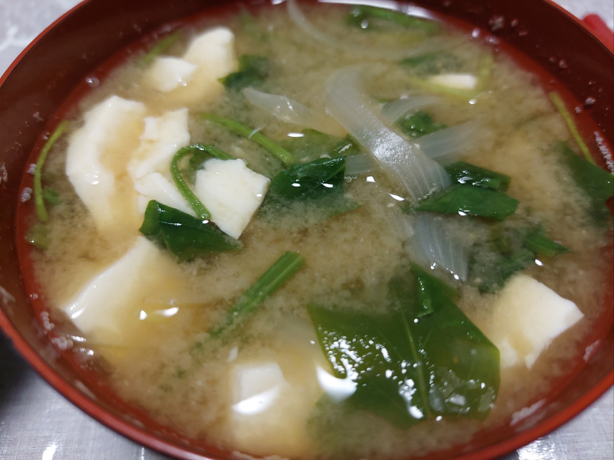 ほうれん草と玉ねぎと豆腐のお味噌汁