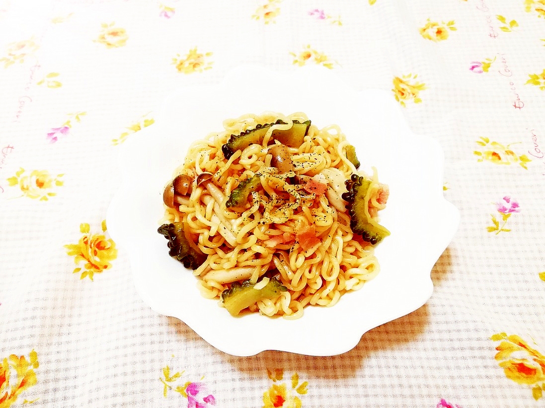 ゴーヤとベーコンの焼き蕎麦