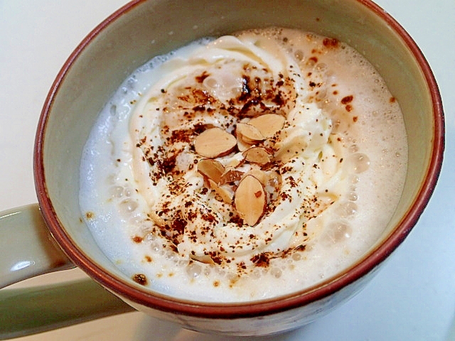 バリスタで　アーモンドホイップカプチーノ♪