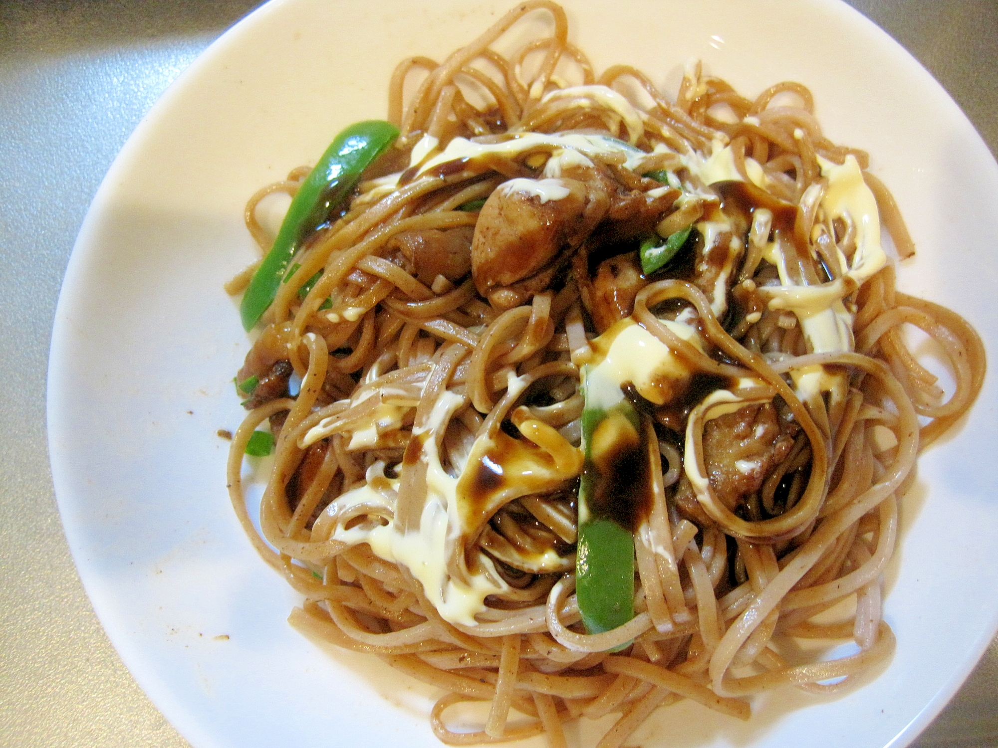 鶏肉とピーマン焼き蕎麦