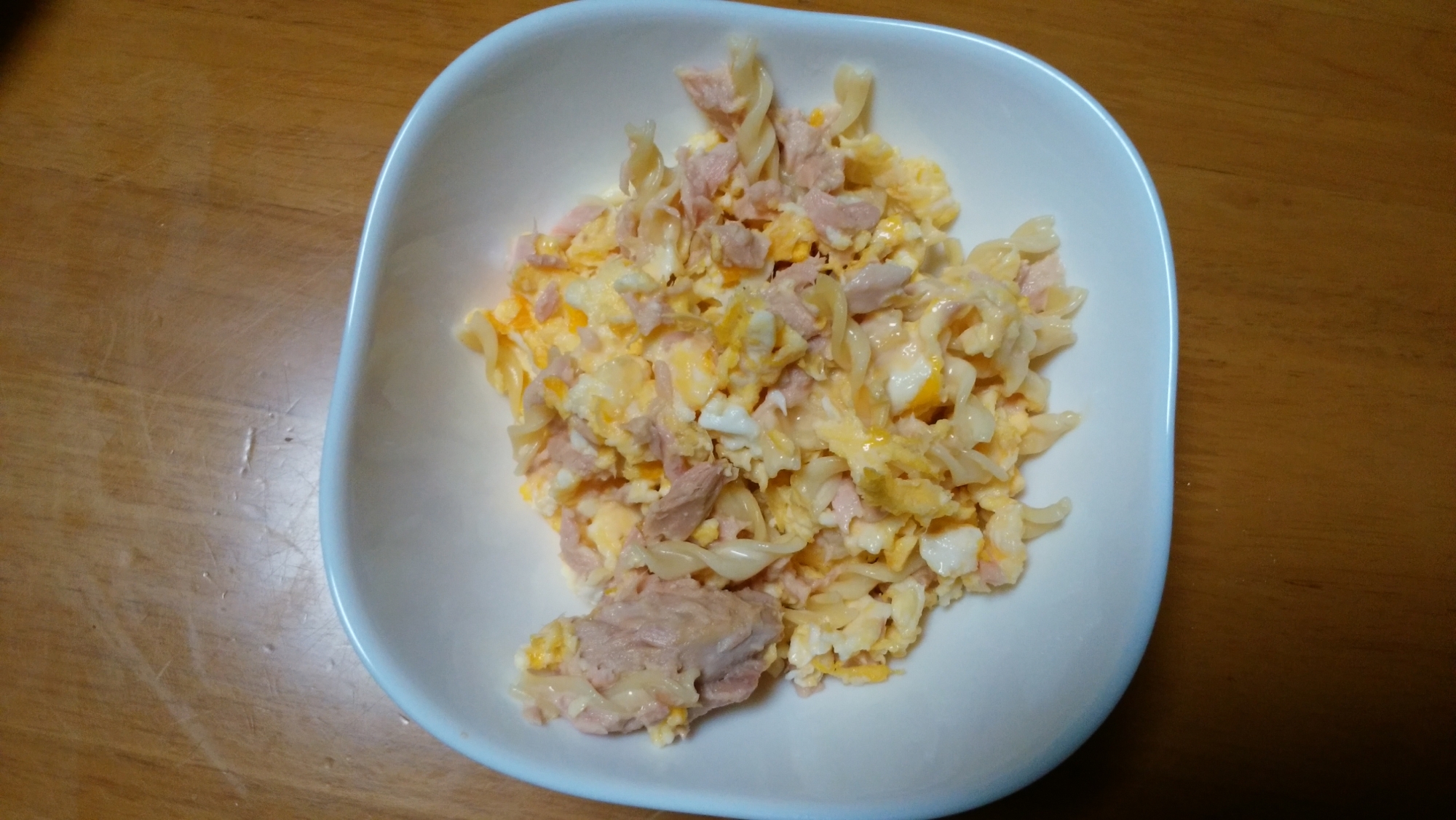 マカロニ・ツナ・炒り卵の白みそマヨ和え