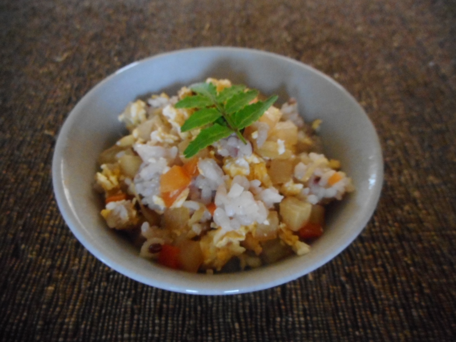 大根とニンジンと炒り卵の生姜混ぜご飯