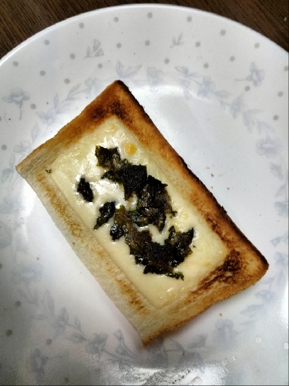 海苔フレークのチーズトースト