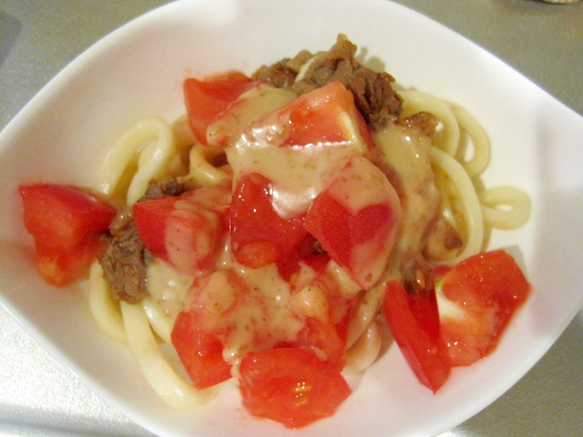 トマトと牛肉のサラダうどん