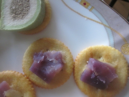 おもてなしに紫芋クリームでカナッペ