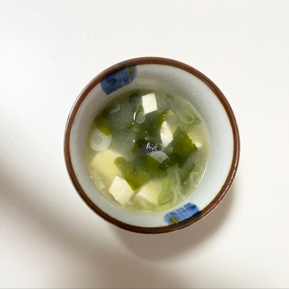 新たまねぎ、わかめのお味噌汁